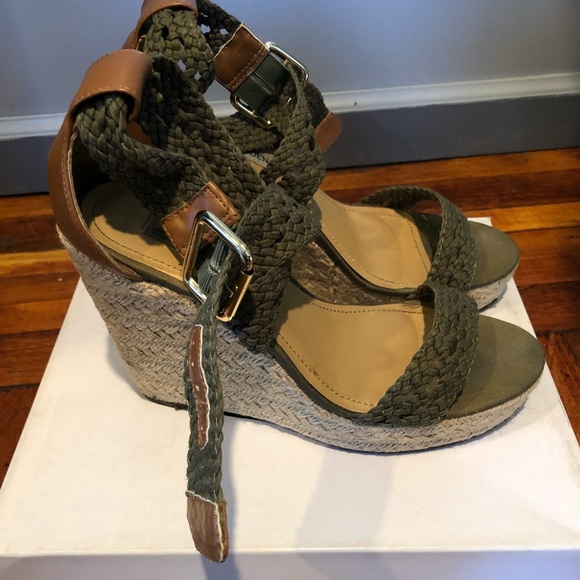 Steve Madden Magestee Wedge Sandals - Picture 2 of 3